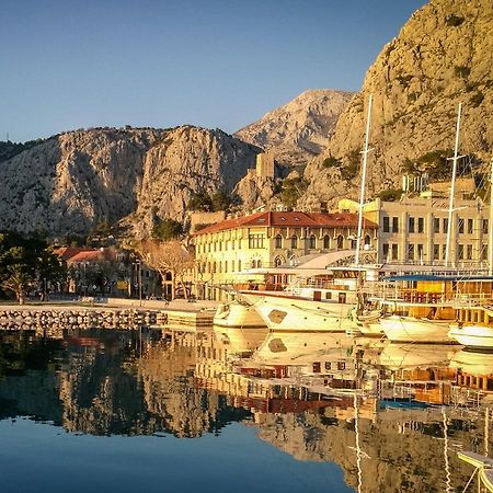 Lighthouse Central Apartments Omiš Extérieur photo